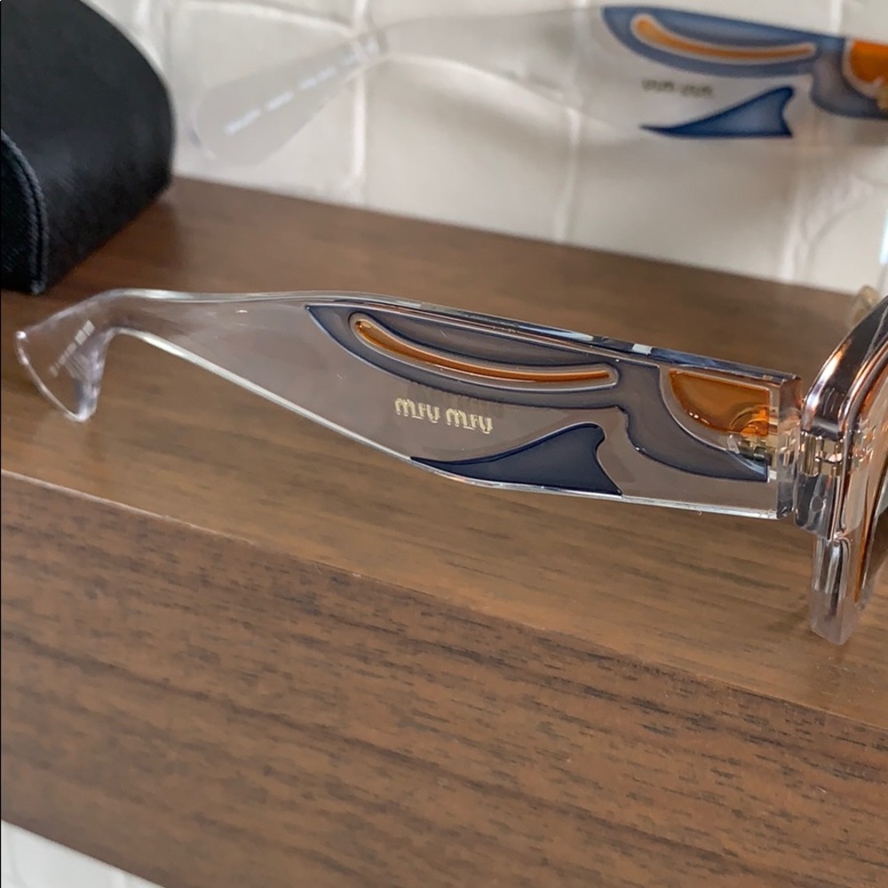 👏SOLD👏Like New Miu Miu Sunglasses - Picture 5 of 6